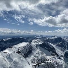 Flugwegposition um 14:37:00: Aufgenommen in der Nähe von Admont, Österreich in 2213 Meter